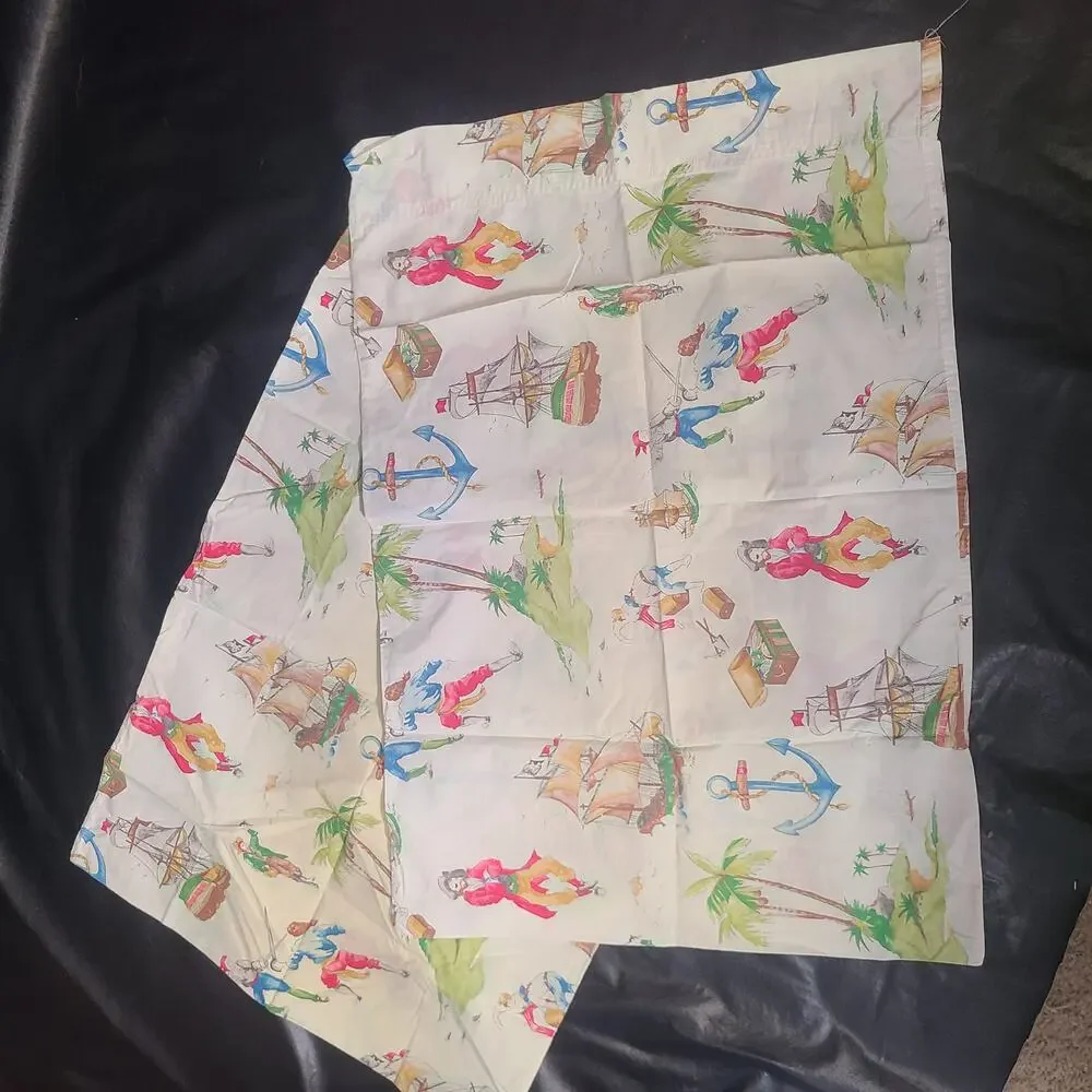 Vintage 80s company Kids pirate print matching pillowcases